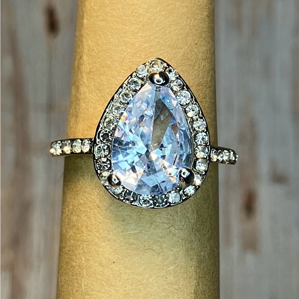 BRILLIANT Silver Tone Teardrop Cubic Zirconia Ring in SIZES: 6, 7, 9, 10, 11